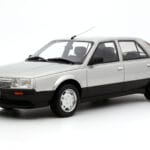 Renault 25 Phase 1 V6 Injection Srebrn Otto 1:18 OT1070 Smola