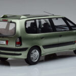 Renault Espace 3 Zelen Otto 1:18 - image 2 of 6