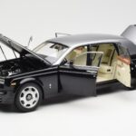 Rolls-Royce Phantom VII EWB Črn in Srebrn Kyosho 1:18 - image 2 of 8