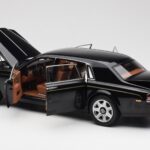 Rolls-Royce Phantom VII EWB Diamond Črn Kyosho 1:18 - image 5 of 8