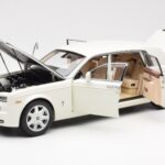 Rolls-Royce Phantom VII EWB English Bel Kyosho 1:18 - image 2 of 8