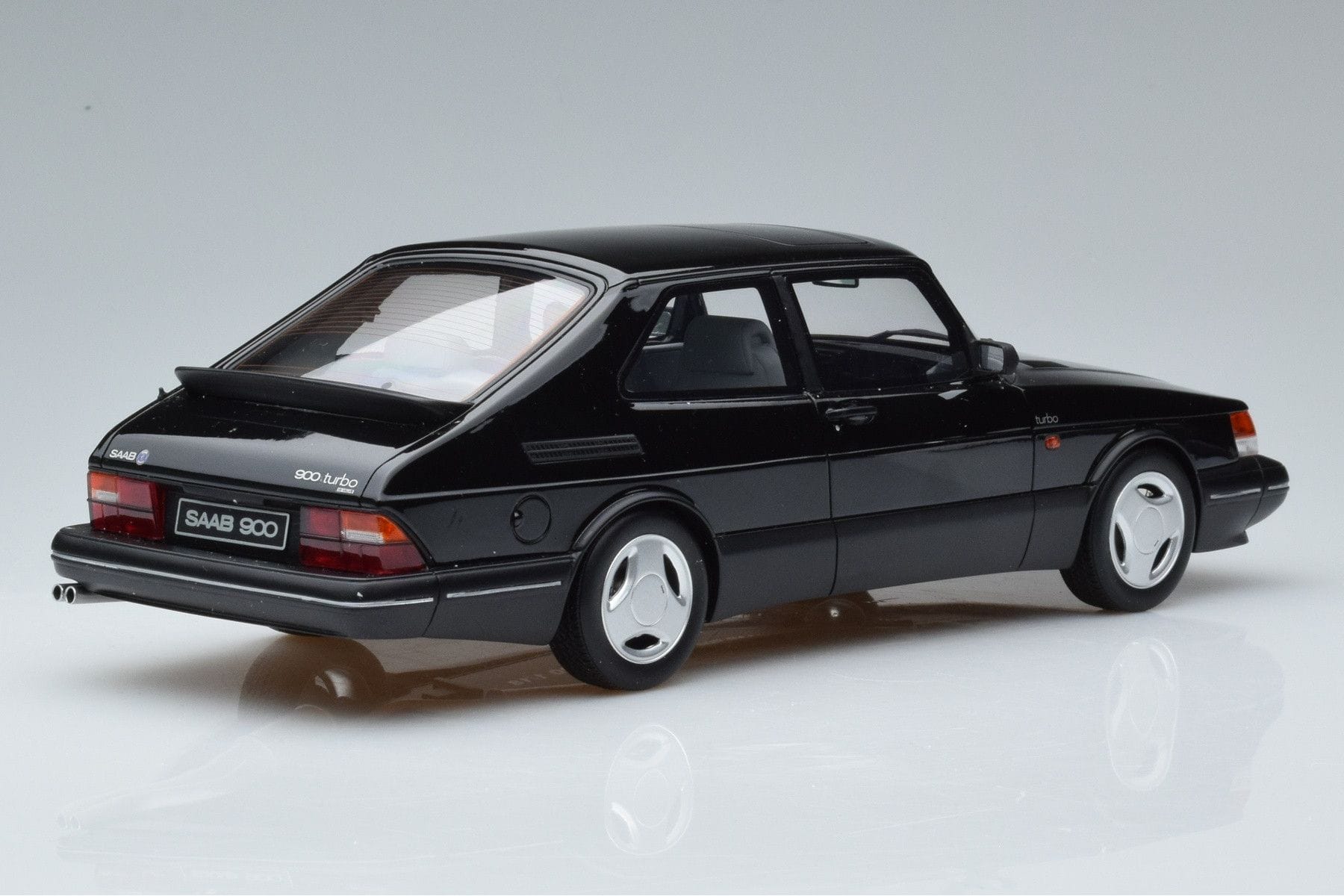 Saab 900 Turbo Mk1 Črn Otto 1:18 OT678 Smola – slika 2 od 6