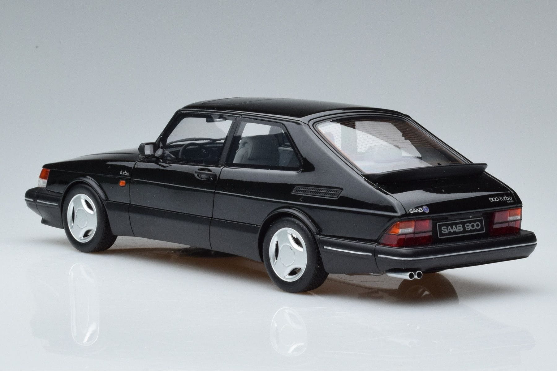 Saab 900 Turbo Mk1 Črn Otto 1:18 OT678 Smola – slika 5 od 6