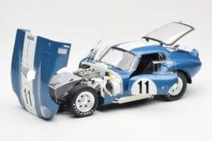 Shelby Daytona Cobra Coupe #11 S. Thompson 24 Hours of Le Mans 1965 CMR 1:18 CMR114 Kovina – slika 2 od 8
