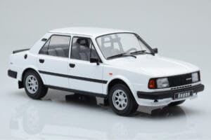 Skoda 130 L Bela IXO 1:18 18CMC158 Kovina – slika 4 od 6