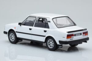 Skoda 130 L Bela IXO 1:18 18CMC158 Kovina – slika 5 od 6