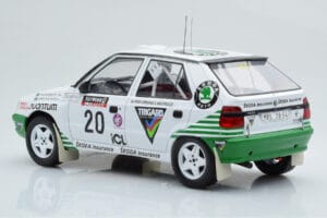 Skoda Felicia #20 S. Blomqvist / B. Cederberg Rally RAC Lombard 1995 IXO 1:18 18RMC147 Kovina – slika 5 od 6