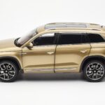 Skoda Kodiaq Zlata FAW 1:18 - image 4 of 8
