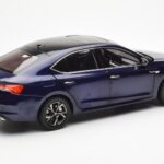 Skoda Octavia Pro Modra FAW 1:18 - image 3 of 8
