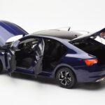 Skoda Octavia Pro Modra FAW 1:18 - image 5 of 8