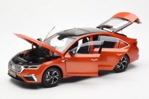 Skoda Octavia Pro Oranžna FAW 1:18 ZMR000006ORA Kovina – slika 2 od 8