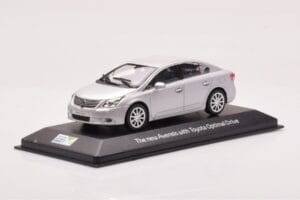 Toyota Avensis T270 Srebrna Minichamps 1:43 403166903 Kovina – slika 2 od 4