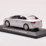 Toyota Avensis T270 Srebrna Minichamps 1:43 - image 3 of 4