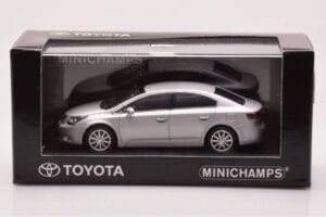 Toyota Avensis T270 Srebrna Minichamps 1:43 403166903 Kovina – slika 4 od 4