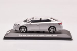 Toyota Avensis T270 Srebrna Minichamps 1:43