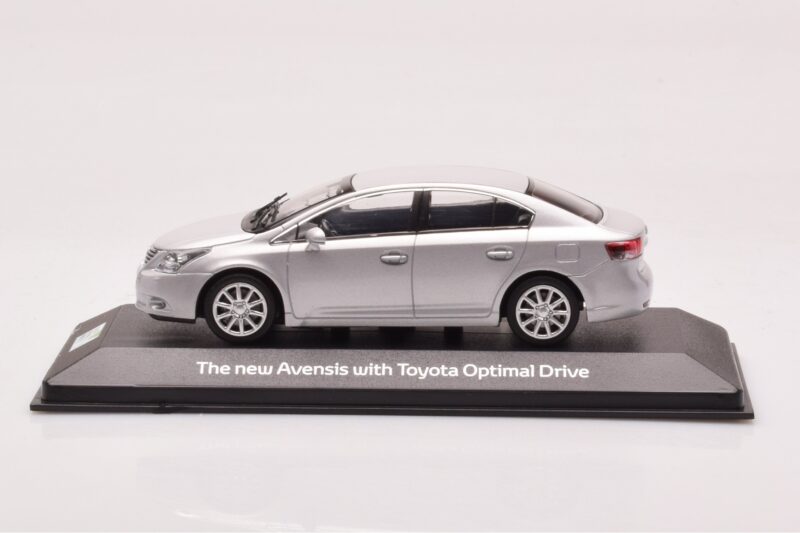 Toyota Avensis T270 Srebrna Minichamps 1:43