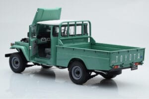 Toyota Land Cruiser 40 4x4 Pickup Zelen Kyosho 1:18 08958FG Kovina – slika 3 od 8