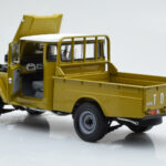Toyota Land Cruiser 40 4x4 Pickup Oljčna Kyosho 1:18 - image 3 of 8