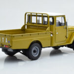 Toyota Land Cruiser 40 4x4 Pickup Oljčna Kyosho 1:18 - image 4 of 8