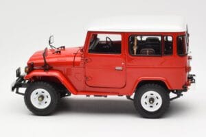 Toyota Land Cruiser FJ40 Van Rdeč Kyosho 1:18 08971R Kovina – slika 4 od 8