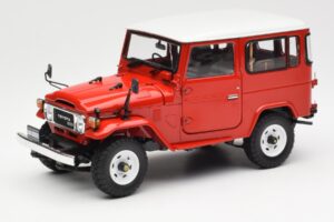 Toyota Land Cruiser FJ40 Van Rdeč Kyosho 1:18