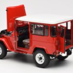 Toyota Land Cruiser FJ40 Van Rdeč Kyosho 1:18 - image 5 of 8