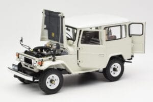 Toyota Land Cruiser FJ40 Van Bel Kyosho 1:18 08971W Kovina – slika 2 od 8