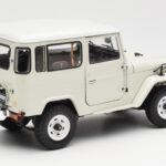 Toyota Land Cruiser FJ40 Van Bel Kyosho 1:18 - image 3 of 8