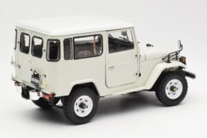 Toyota Land Cruiser FJ40 Van Bel Kyosho 1:18 08971W Kovina – slika 3 od 8