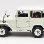 Toyota Land Cruiser FJ40 Van Bel Kyosho 1:18 - image 4 of 8
