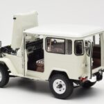 Toyota Land Cruiser FJ40 Van Bel Kyosho 1:18 - image 5 of 8