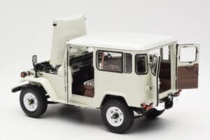 Toyota Land Cruiser FJ40 Van Bel Kyosho 1:18 08971W Kovina – slika 5 od 8