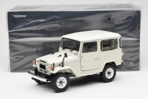 Toyota Land Cruiser FJ40 Van Bel Kyosho 1:18 08971W Kovina – slika 8 od 8