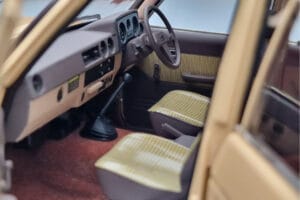 Toyota Land Cruiser 60 Bež Z Opcijskimi Deli Kyosho 1:18 08956XBE Kovina – slika 11 od 12