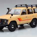 Toyota Land Cruiser 60 Bež Z Opcijskimi Deli Kyosho 1:18
