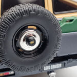 Toyota Land Cruiser 60 Bež Z Opcijskimi Deli Kyosho 1:18 - image 7 of 12