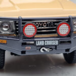 Toyota Land Cruiser 60 Bež Z Opcijskimi Deli Kyosho 1:18 - image 9 of 12