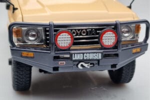 Toyota Land Cruiser 60 Bež Z Opcijskimi Deli Kyosho 1:18 08956XBE Kovina – slika 9 od 12