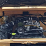 Toyota Land Cruiser 60 Bež Z Opcijskimi Deli Kyosho 1:18 - image 10 of 12