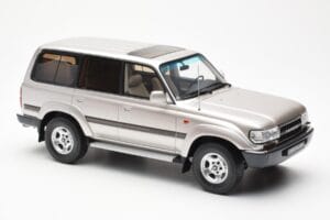 Toyota Land Cruiser HDJ80 Bež Metalik Otto 1:18 OT438 Smola – slika 4 od 6