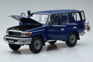 Toyota Land Cruiser J76 Modra Almost Real 1:18 870101 Kovina – slika 2 od 7