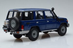 Toyota Land Cruiser J76 Modra Almost Real 1:18 870101 Kovina – slika 3 od 7