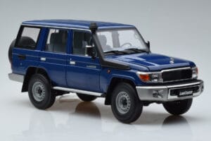 Toyota Land Cruiser J76 Modra Almost Real 1:18 870101 Kovina – slika 5 od 7