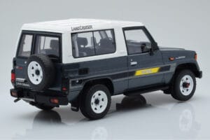Toyota Land Cruiser LJ73 Siv Otto 1:18 OT437 Smola – slika 2 od 6