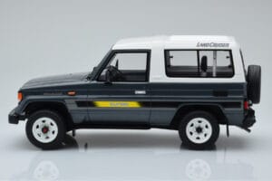 Toyota Land Cruiser LJ73 Siv Otto 1:18 OT437 Smola – slika 3 od 6