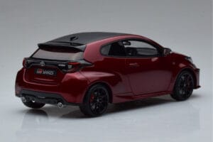 Toyota GR Yaris Rdeč Otto 1:18 OT1003 Smola – slika 2 od 6