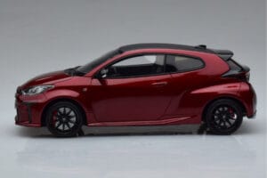 Toyota GR Yaris Rdeč Otto 1:18 OT1003 Smola – slika 3 od 6