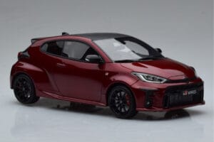 Toyota GR Yaris Rdeč Otto 1:18 OT1003 Smola – slika 4 od 6