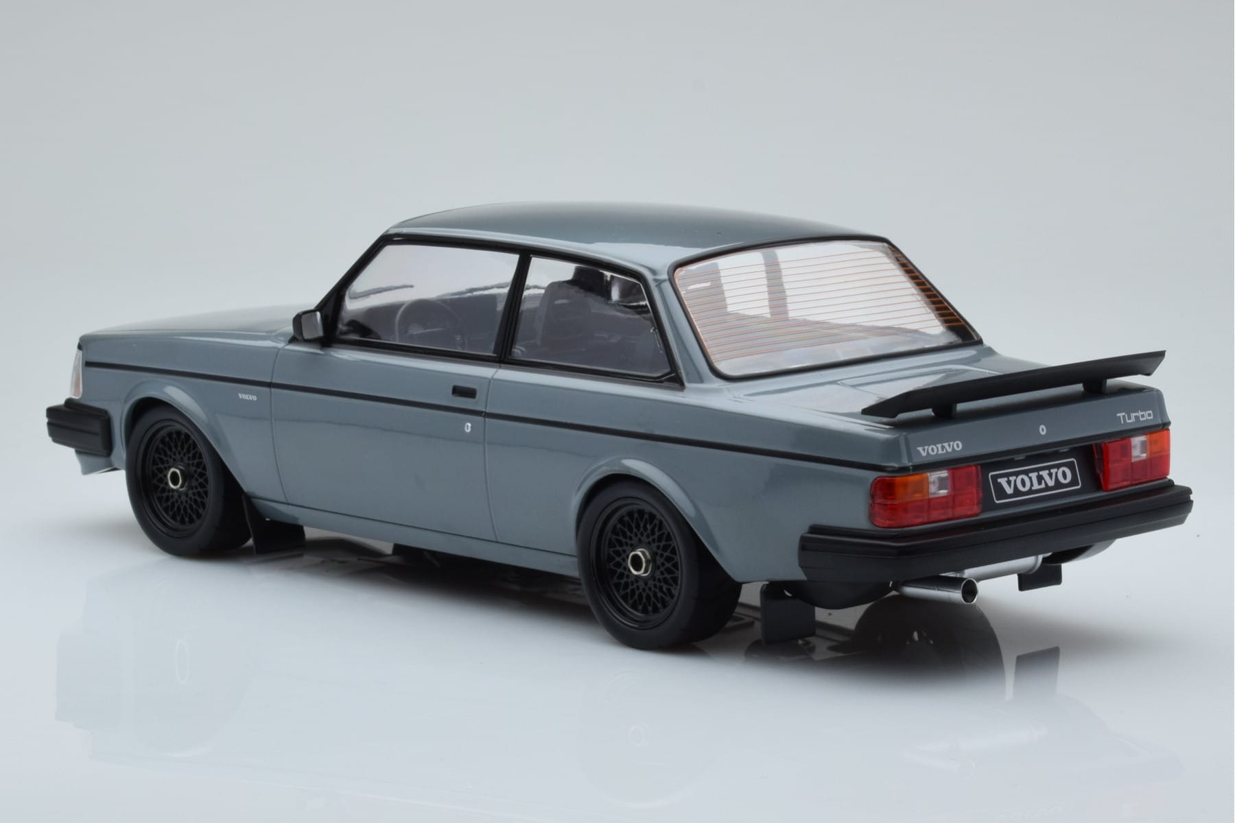 Volvo 240 Turbo Siv IXO 1:18 18CMC089 Kovina – slika 5 od 6
