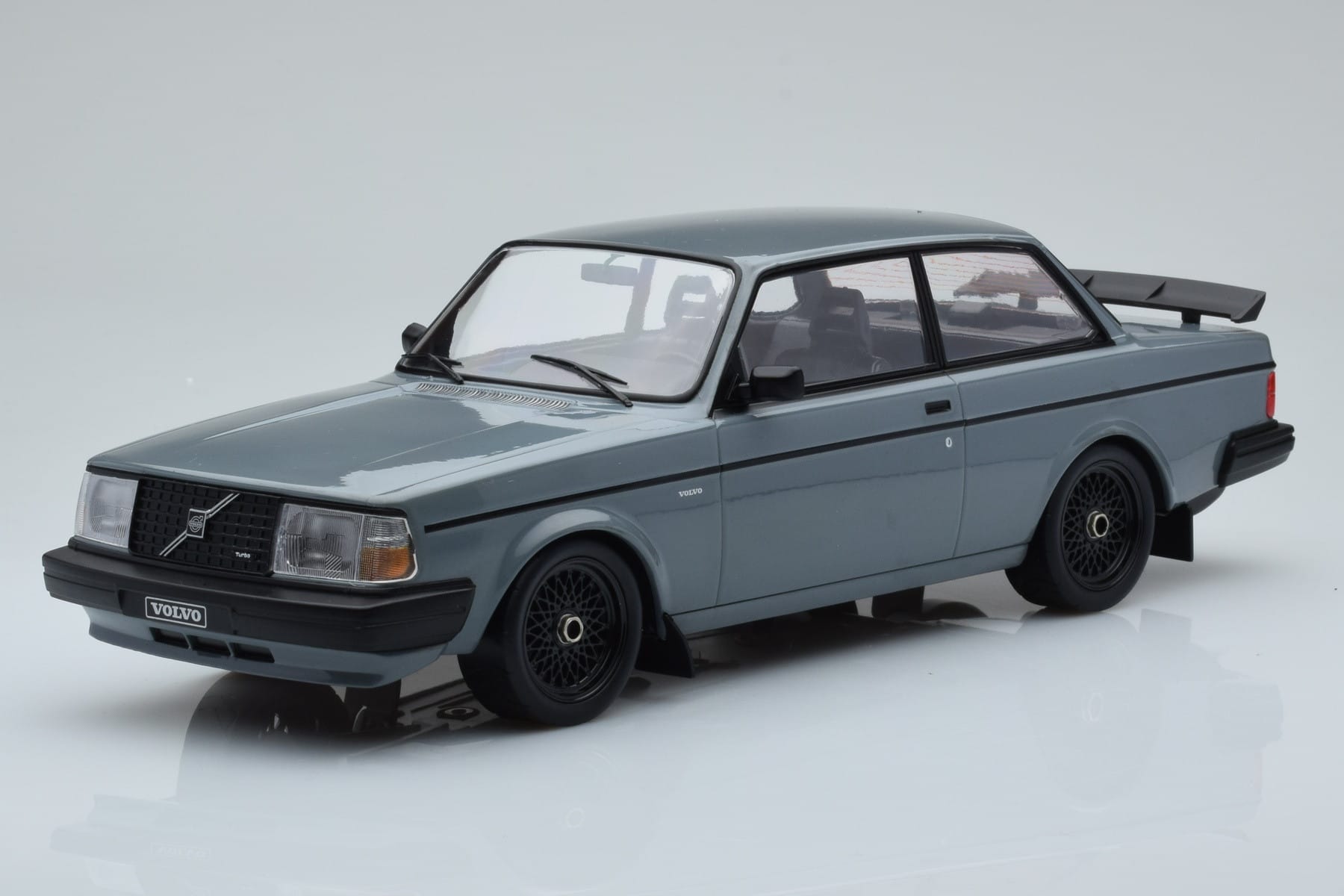 Volvo 240 Turbo Siv IXO 1:18 18CMC089 Kovina
